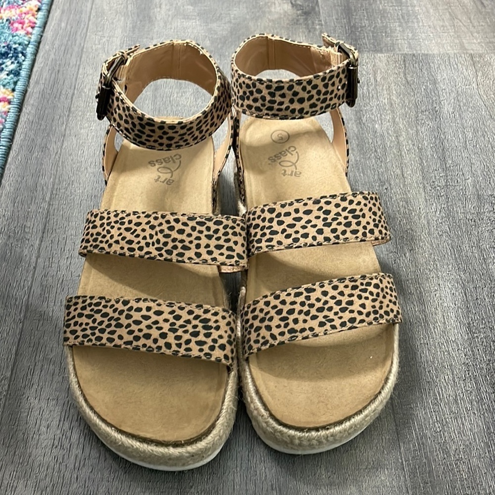 Art Class Girl Sandals Size 5 Dotted Print Buckle Platform